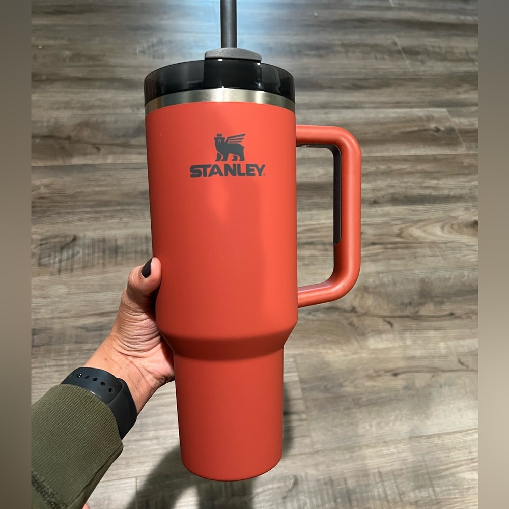 Stanley The Quencher H2.0 Flowstate Tumbler (soft matte) - 40 oz Red Rust - New